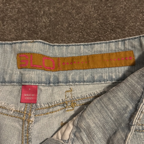 Size 9 super cute GLO light jeans shorts,wide belt loops,double pockets 🔥 - Picture 8 of 11